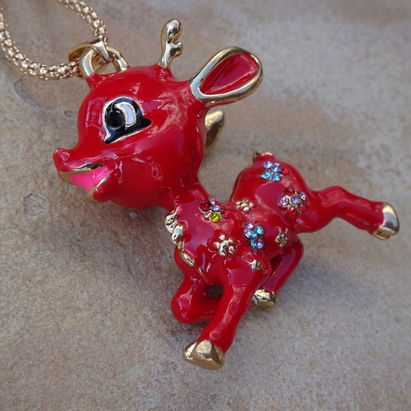 Red Enamel Reindeer Daisy Jewel Cute Festive Christmas Holiday Kitsch Necklace - Picture 5 of 8